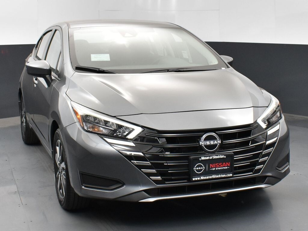 2025 Nissan Versa 1.6 SV photo 2