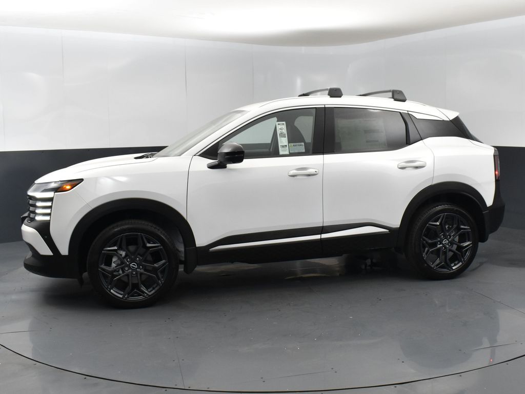 2026 Nissan Kicks SR photo 4