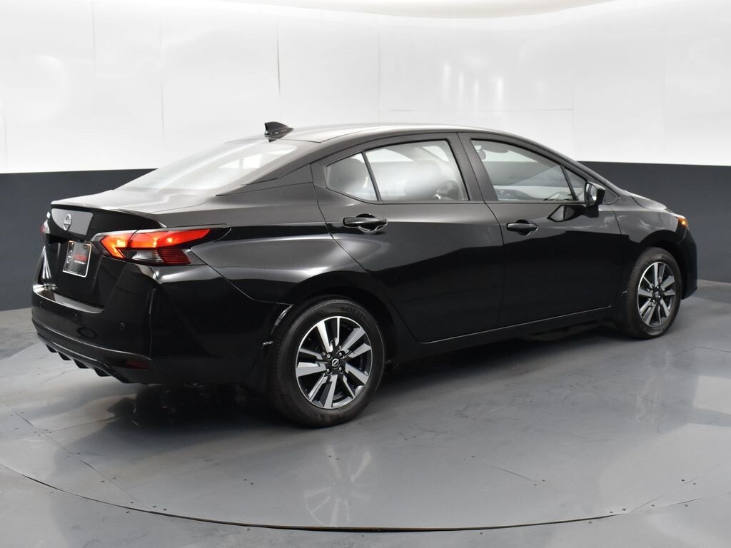 2025 Nissan Versa 1.6 SV photo 3