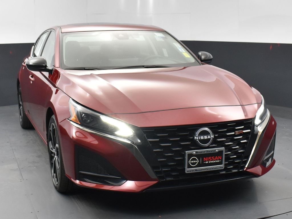 2024 Nissan Altima 2.5 SR photo 2
