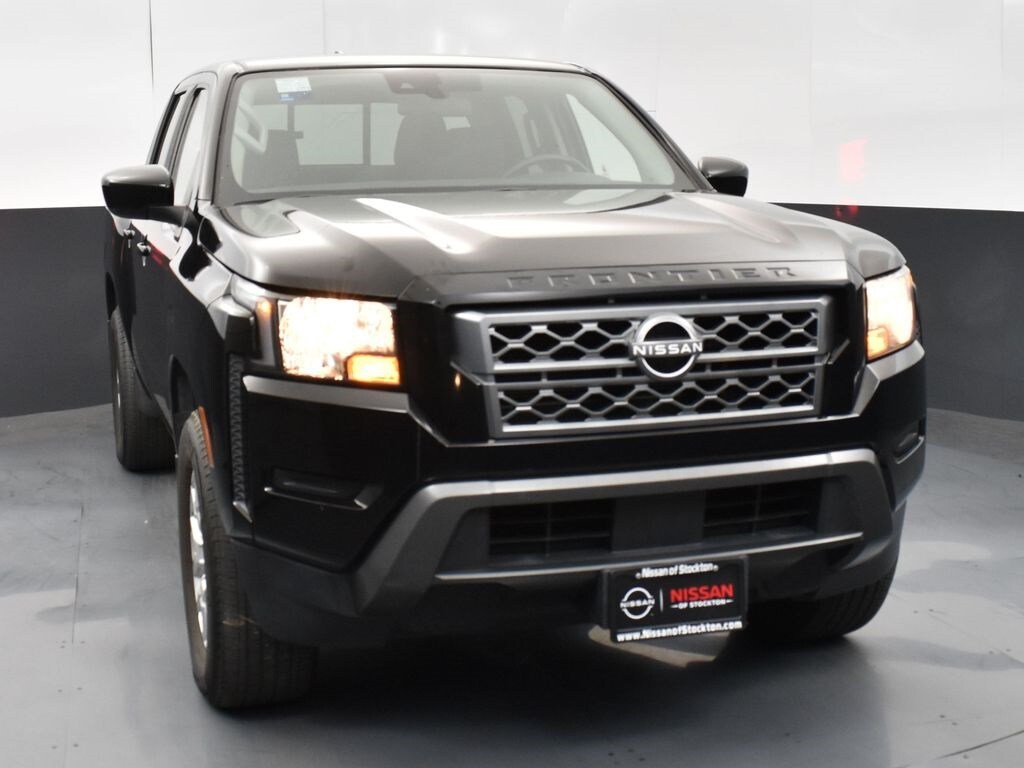 2022 Nissan Frontier SV photo 2