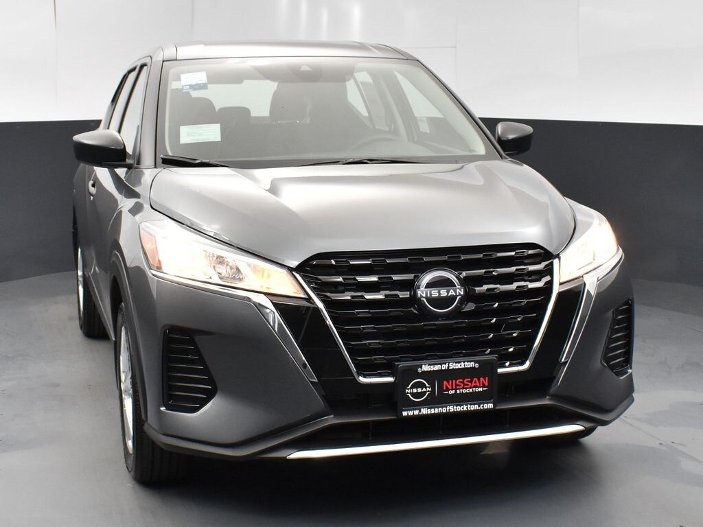 2025 Nissan Kicks Play S photo 2