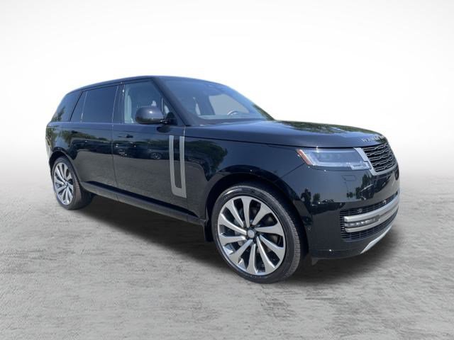 2025 Land Rover Range Rover SE photo 3