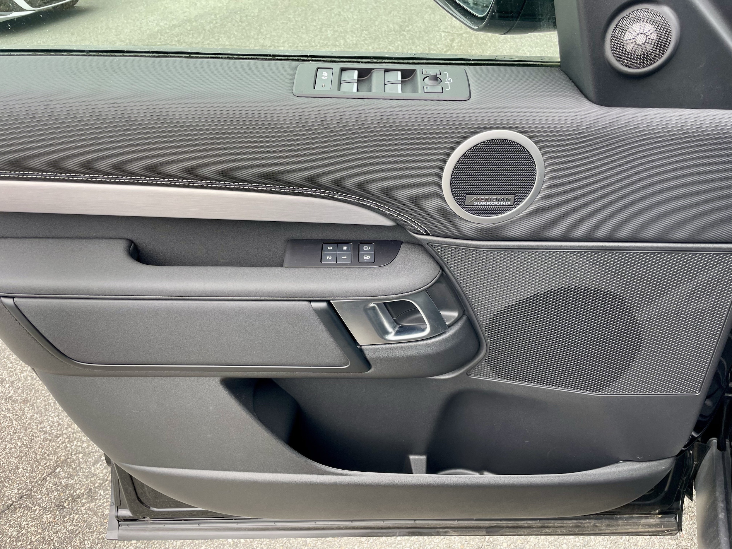2026 Land Rover Discovery Gemini Edition - Photo 12