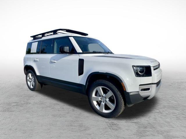2025 Land Rover Defender 110 S photo 3