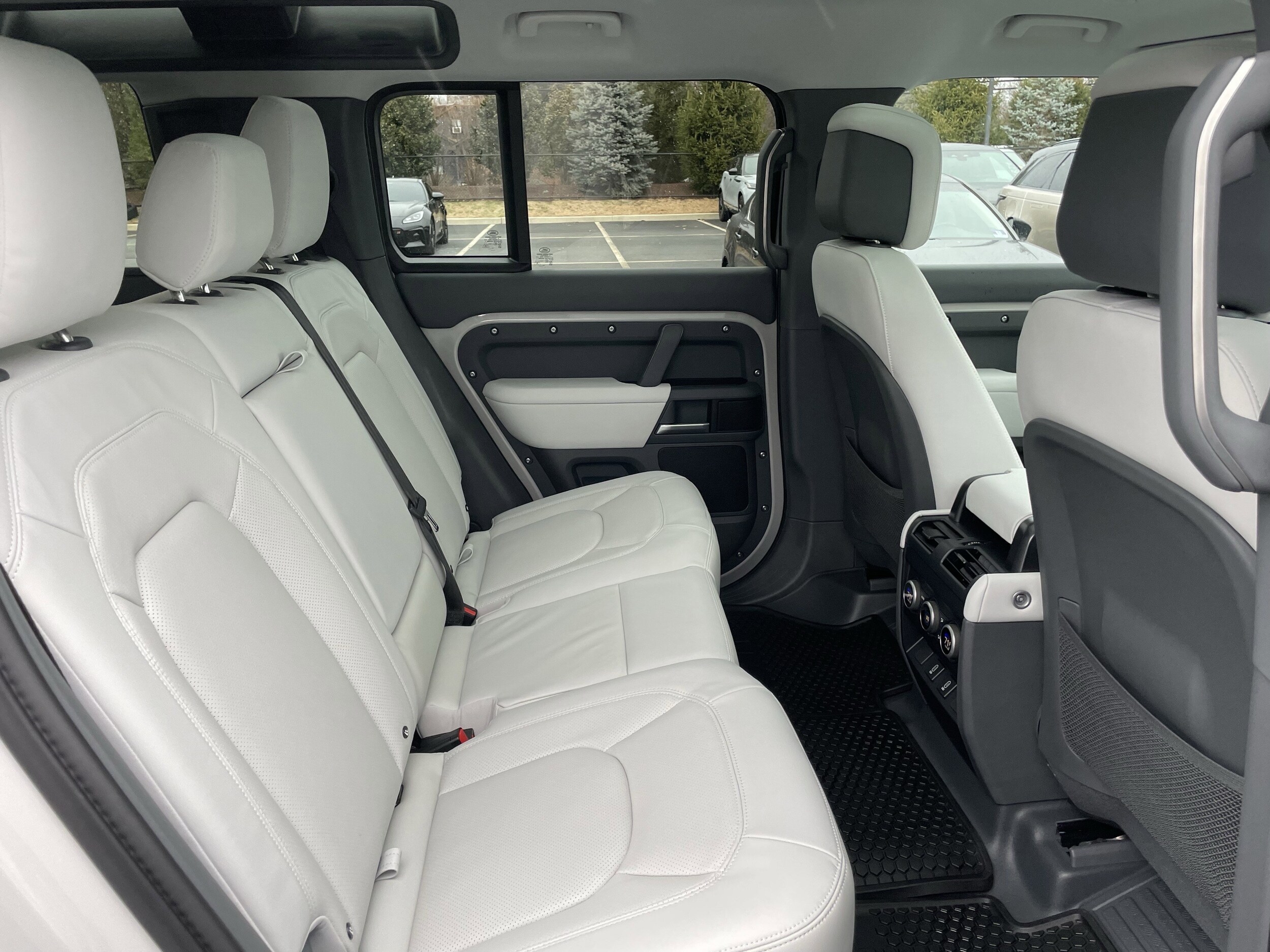 2026 Land Rover Defender X-Dynamic SE - Photo 31