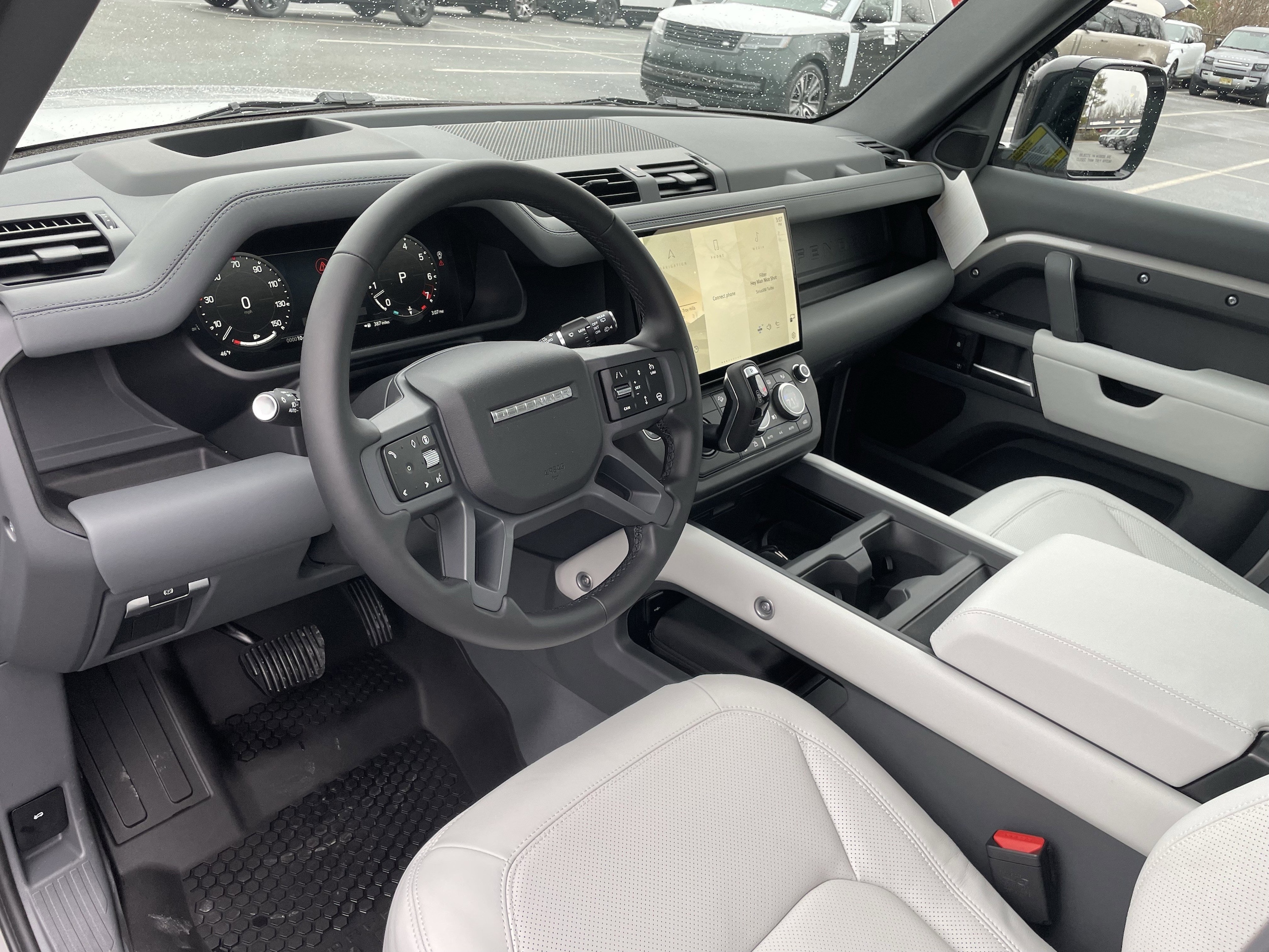 2026 Land Rover Defender X-Dynamic SE - Photo 13