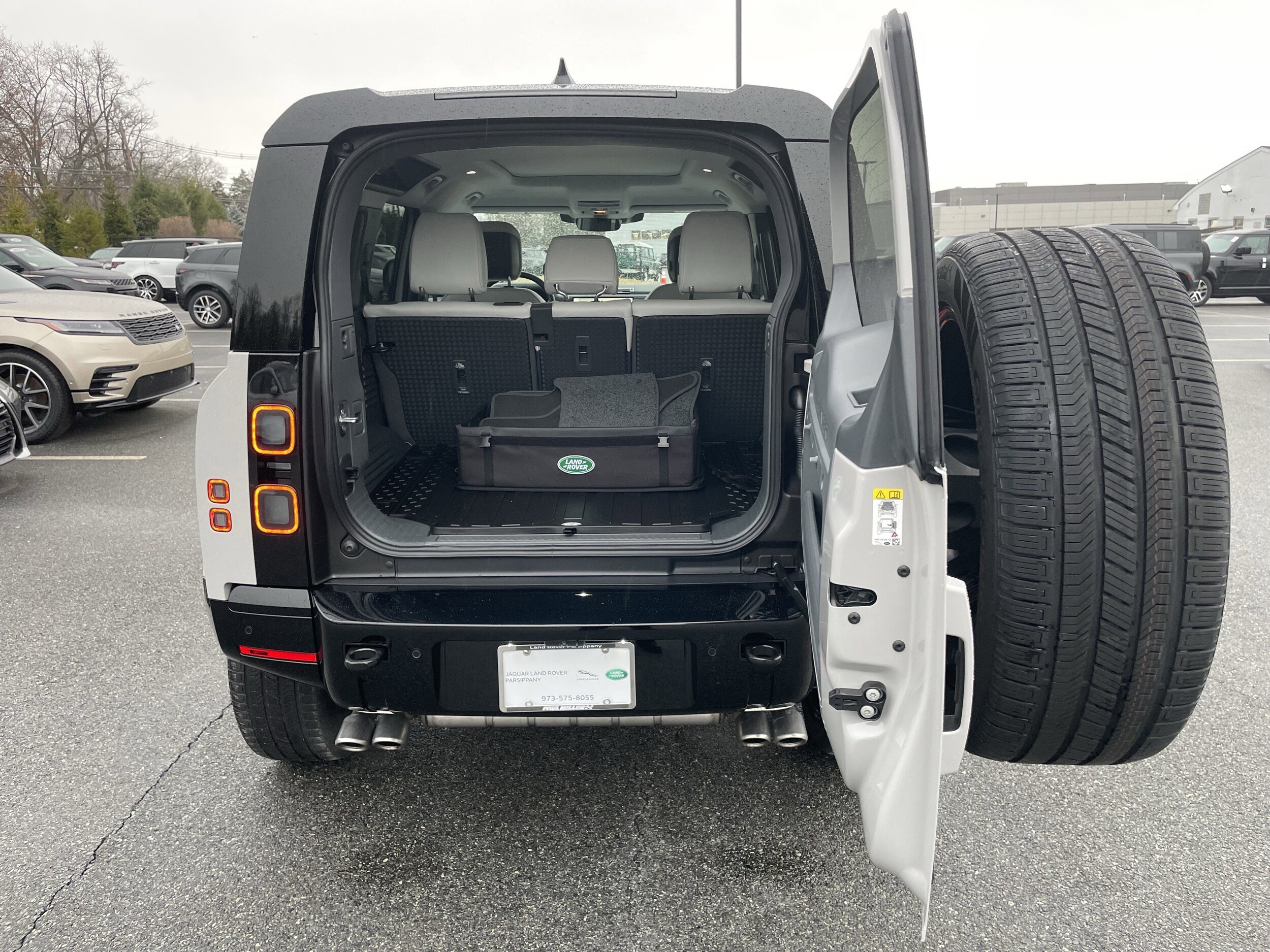 2026 Land Rover Defender X-Dynamic SE - Photo 36