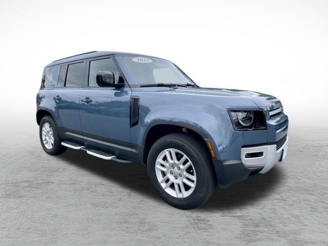 2023 Land Rover Defender S photo 3