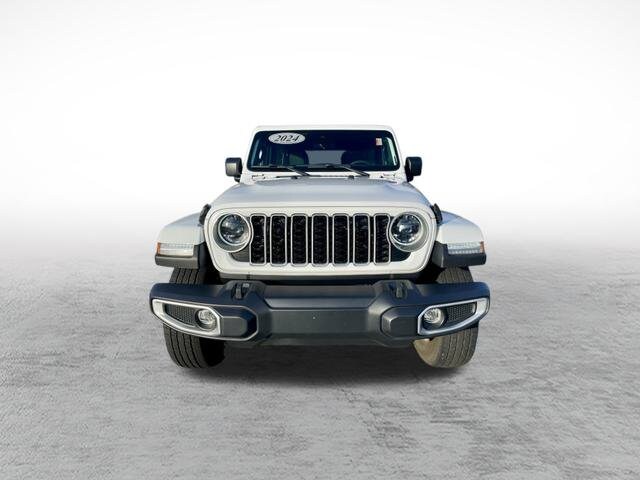 2024 Jeep Wrangler Sahara photo 2