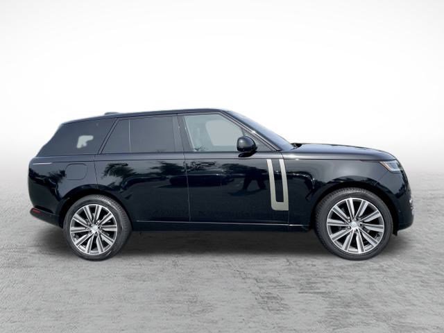 2023 Land Rover Range Rover SE photo 4