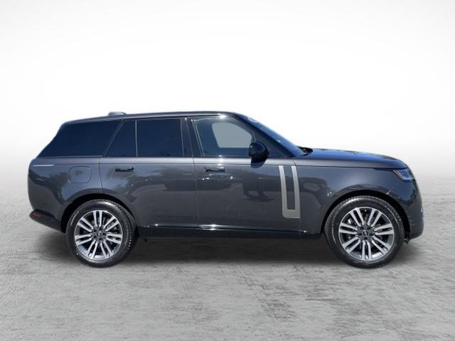 2023 Land Rover Range Rover SE photo 4