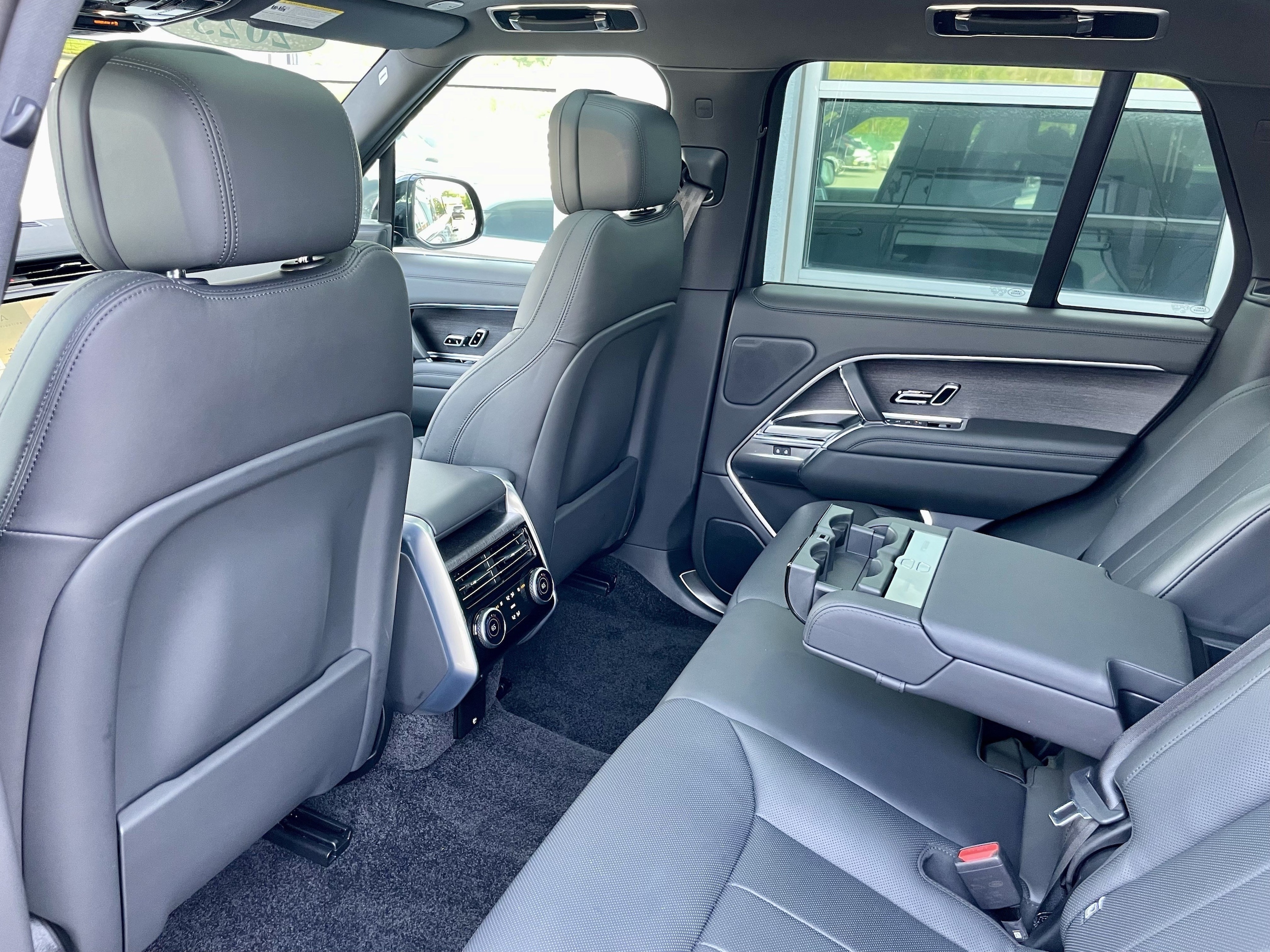 2025 Land Rover Range Rover SE - Photo 30