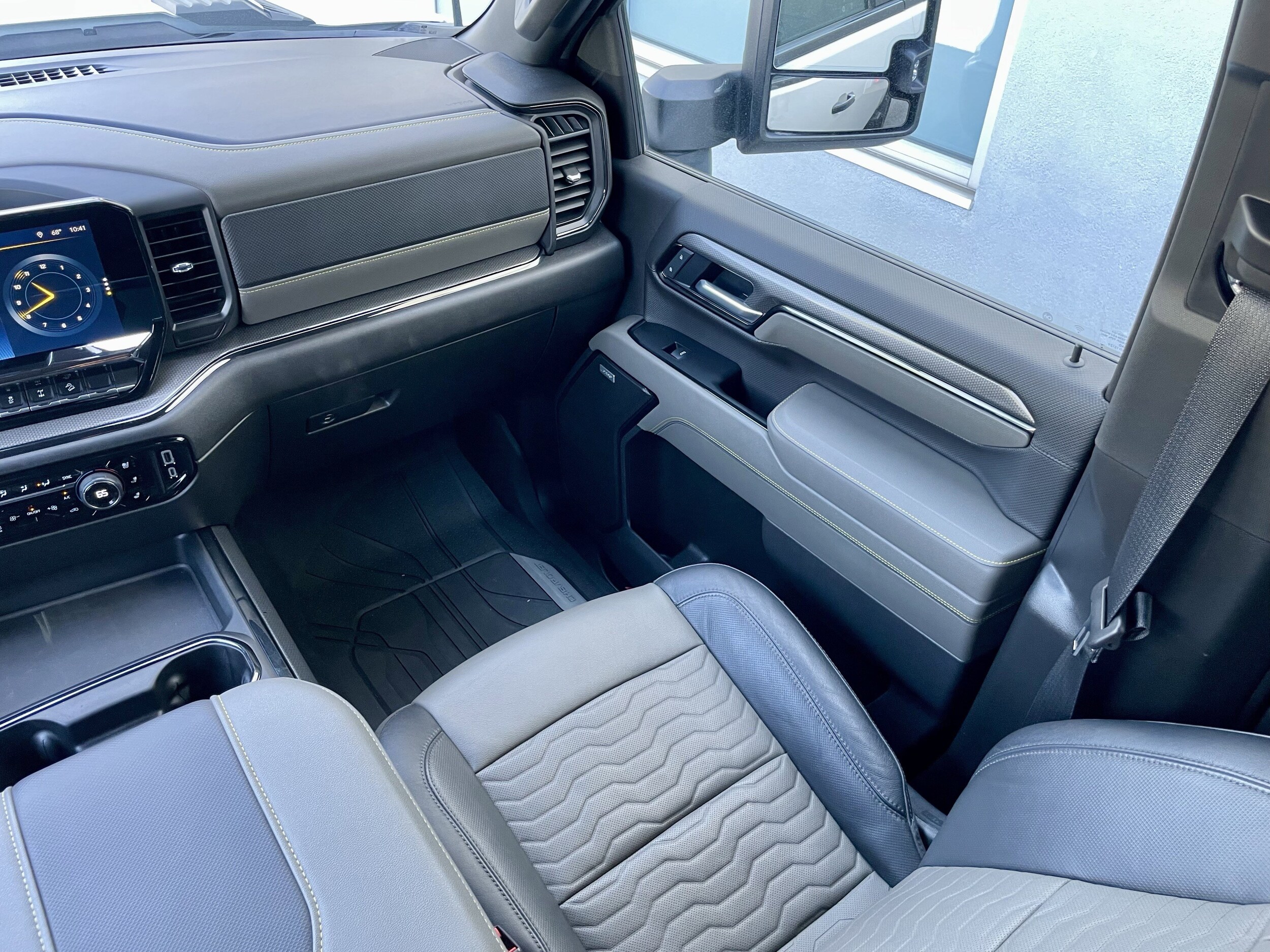 2025 Chevrolet Silverado 2500HD ZR2 - Photo 18