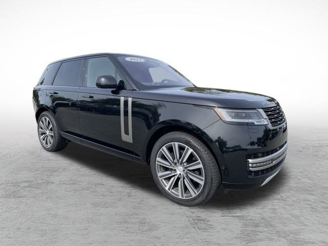 2023 Land Rover Range Rover SE photo 3