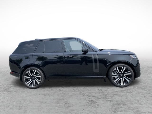 2023 Land Rover Range Rover SE photo 4