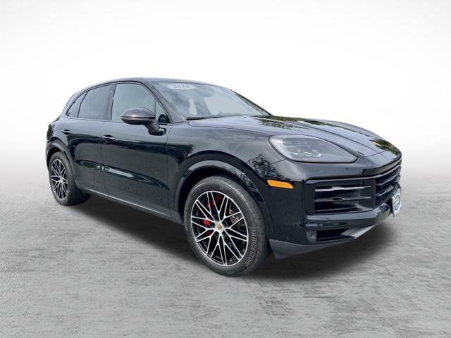 2024 Porsche Cayenne S photo 3