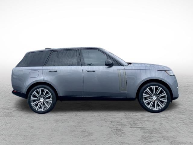 2023 Land Rover Range Rover SE photo 4