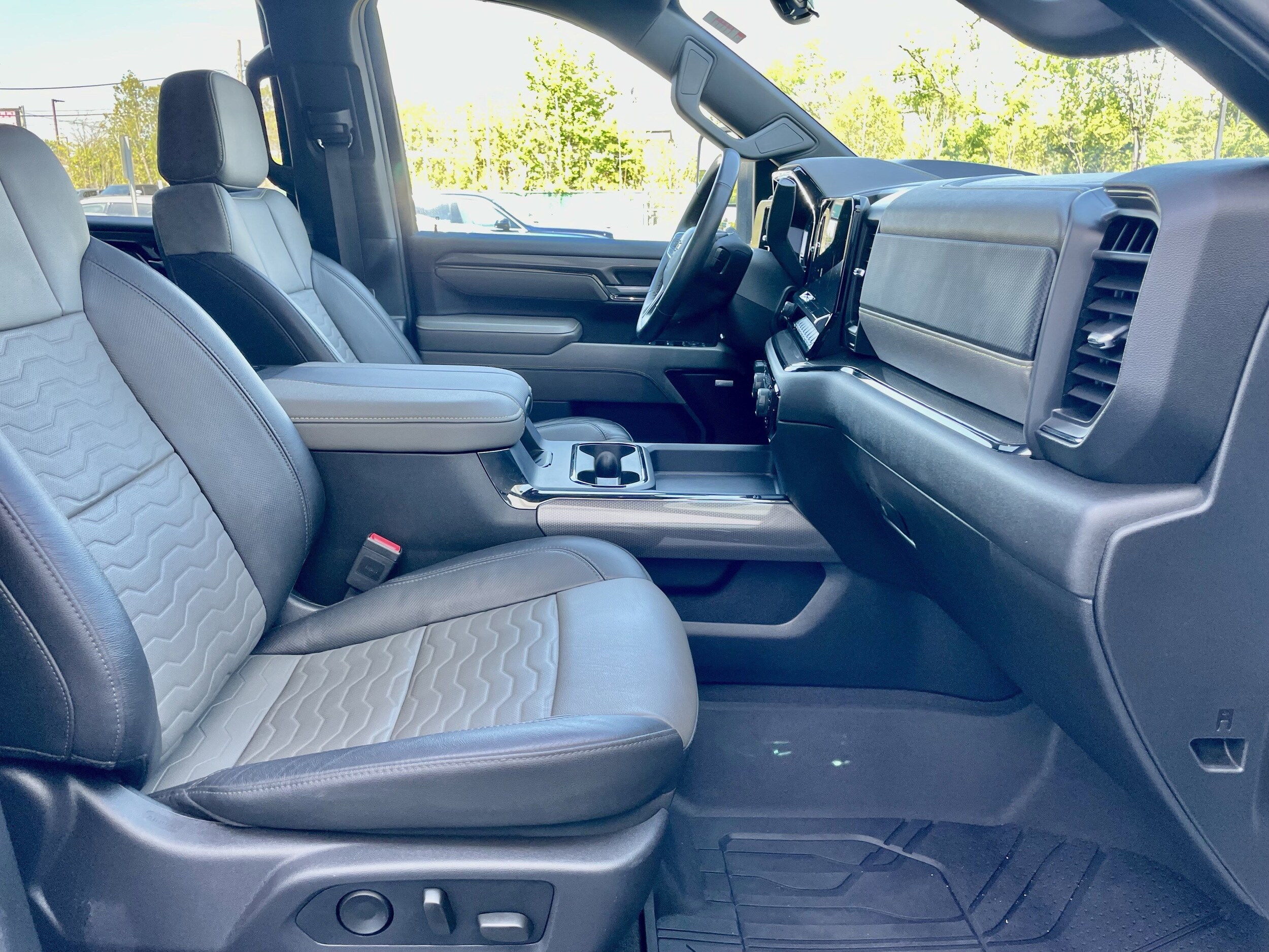 2025 Chevrolet Silverado 2500HD ZR2 - Photo 15