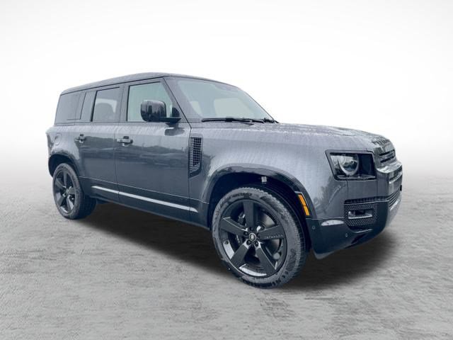 2025 Land Rover Defender 110 V8 photo 3