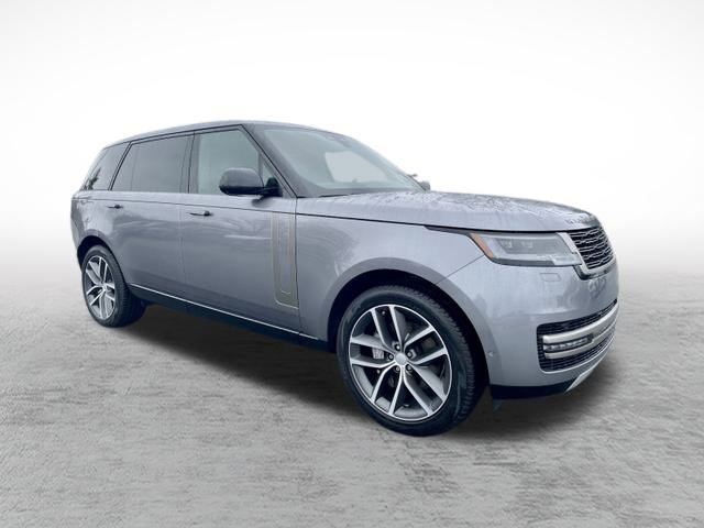 2025 Land Rover Range Rover SE photo 3