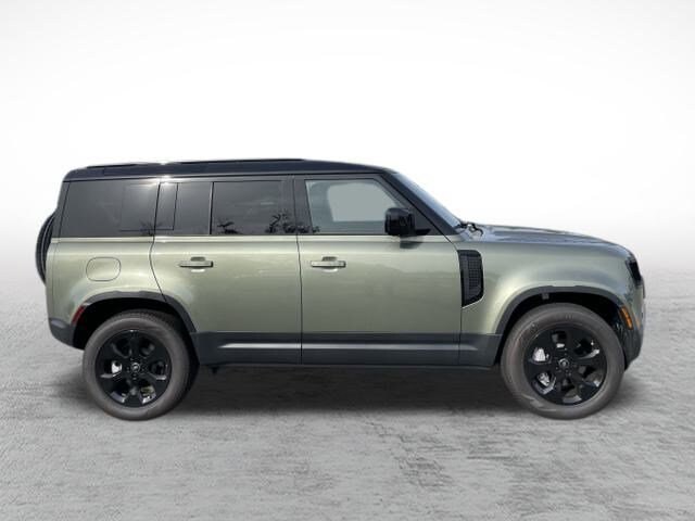 2025 Land Rover Defender 110 S photo 2