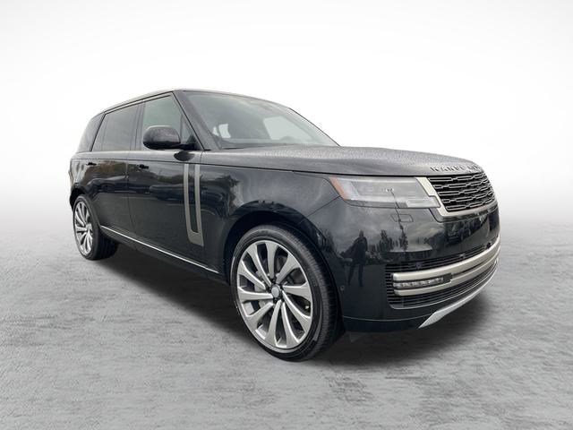 2025 Land Rover Range Rover SE photo 3