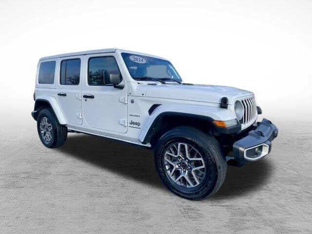 2024 Jeep Wrangler Sahara photo 3