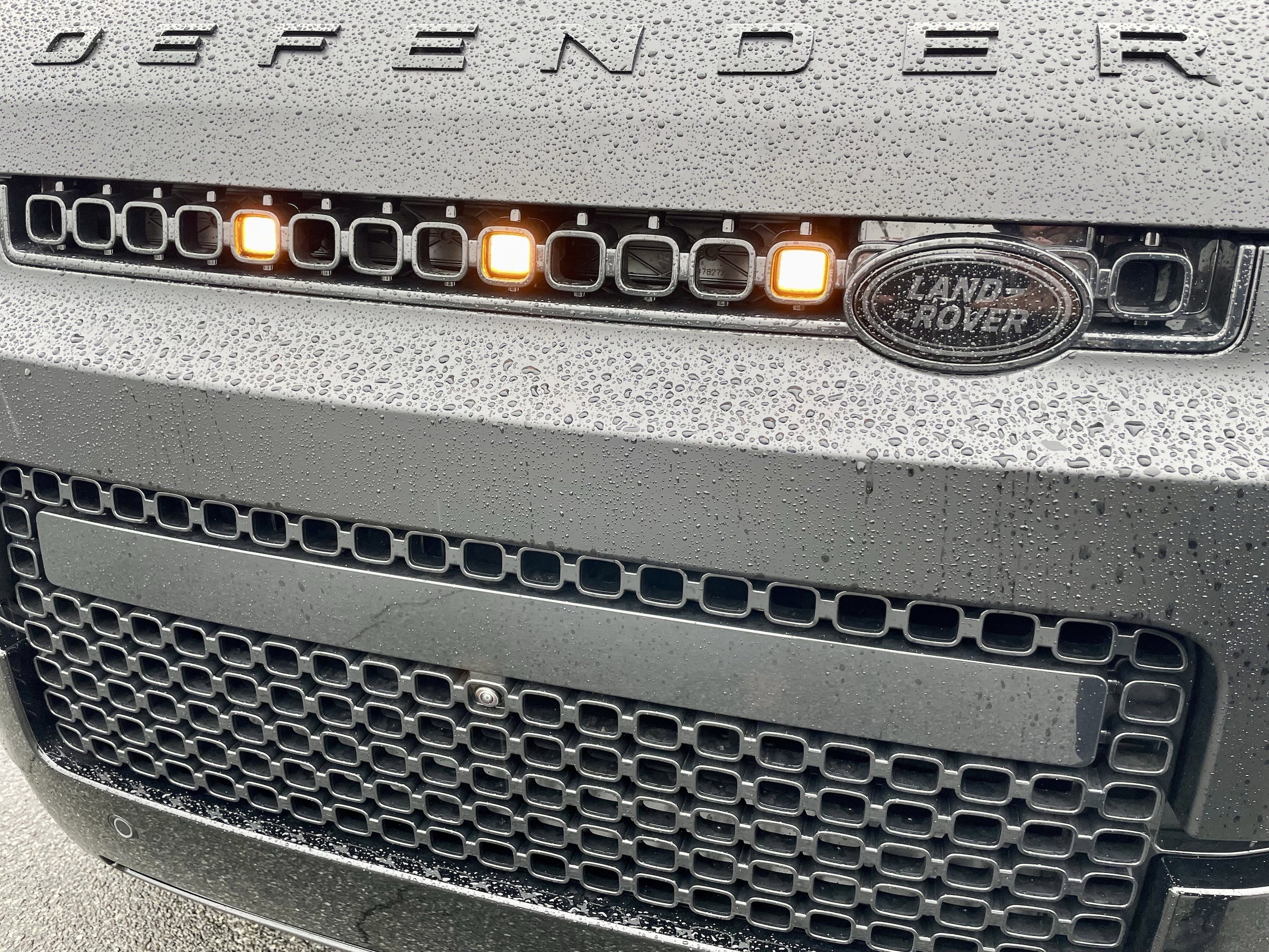 2026 Land Rover Defender OCTA Black - Photo 31