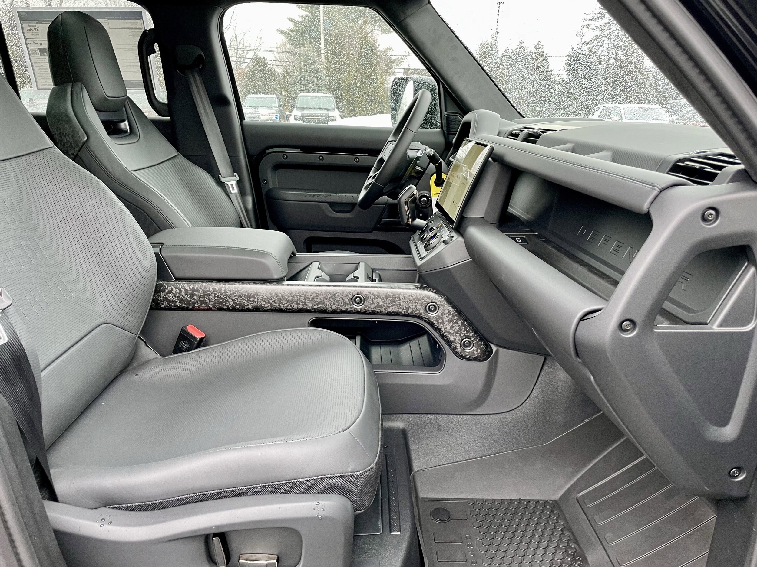 2026 Land Rover Defender OCTA Black - Photo 14