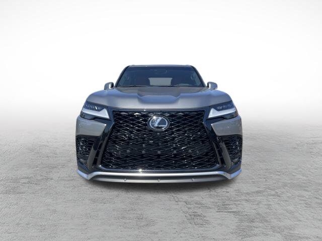 2022 Lexus LX 600 F SPORT photo 2