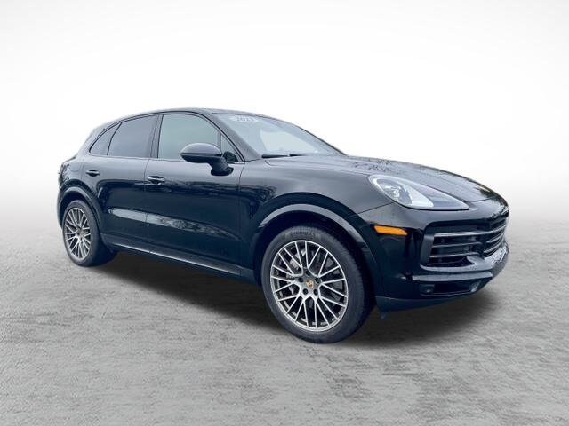 2023 Porsche Cayenne Platinum Edition photo 3