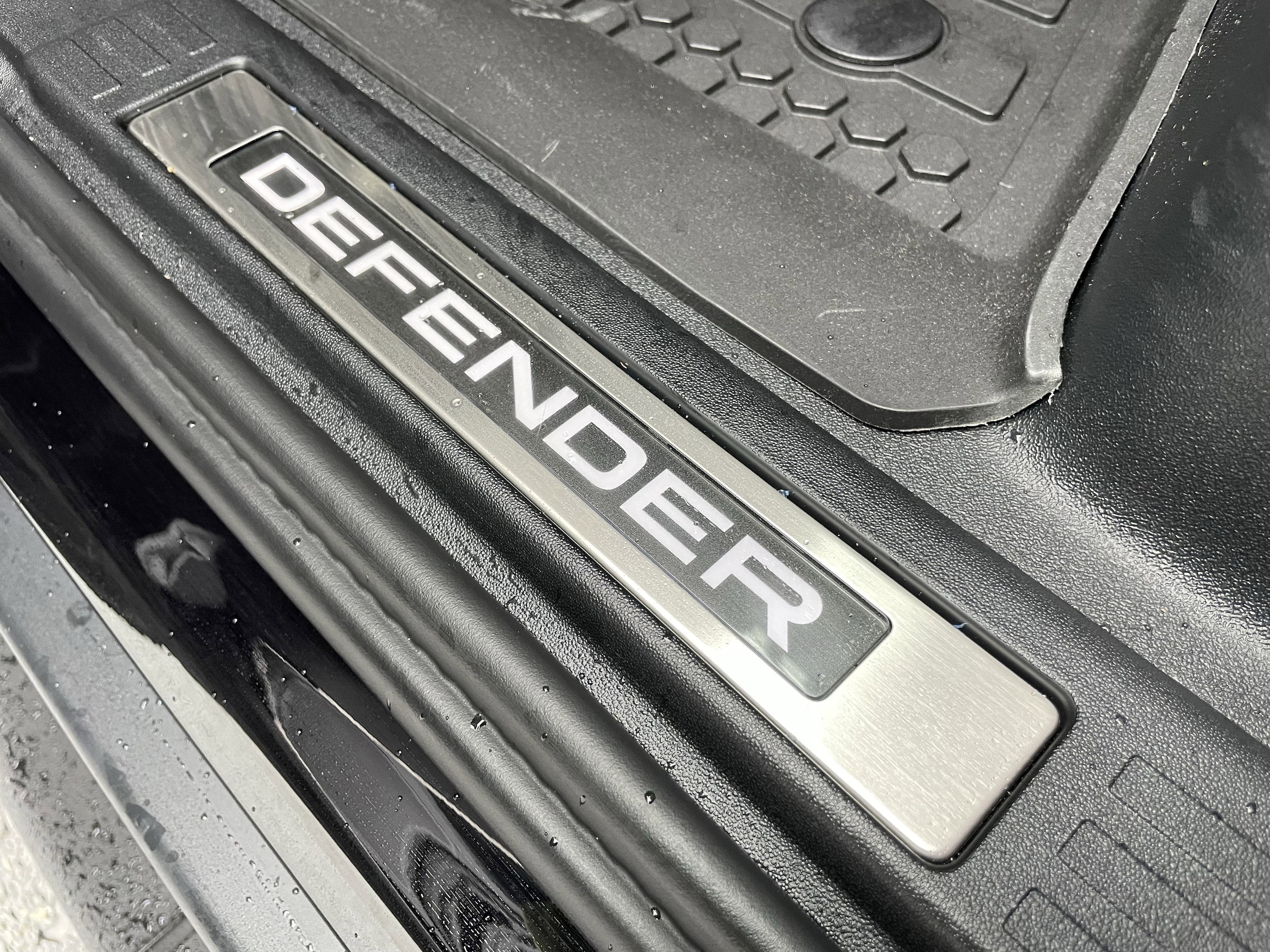 2026 Land Rover Defender OCTA Black - Photo 38