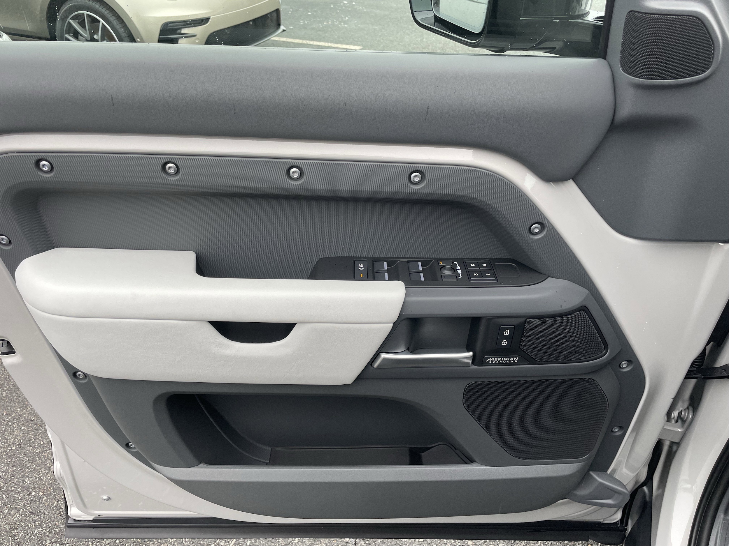2026 Land Rover Defender X-Dynamic SE - Photo 12