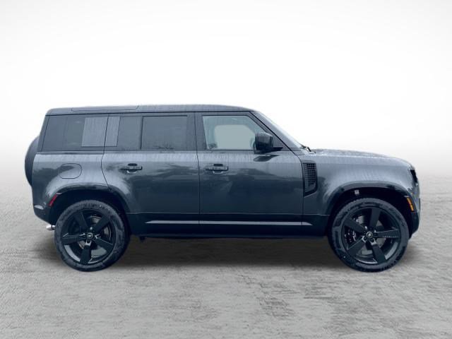 2025 Land Rover Defender 110 V8 photo 4