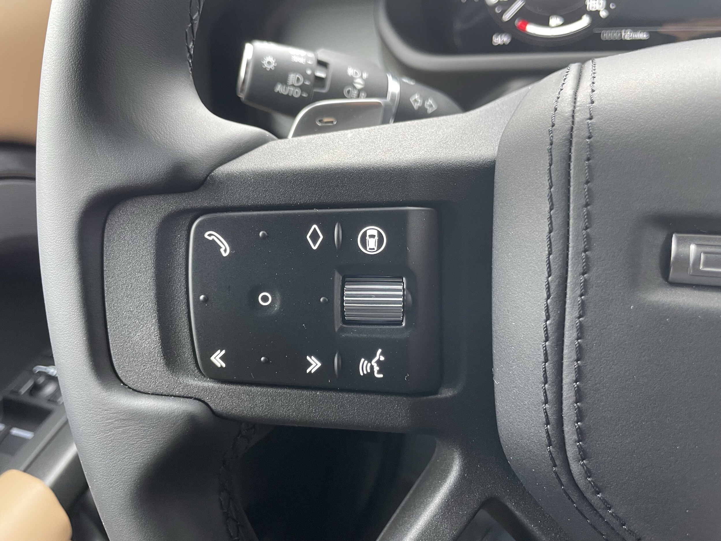 2026 Land Rover Defender V8 - Photo 23