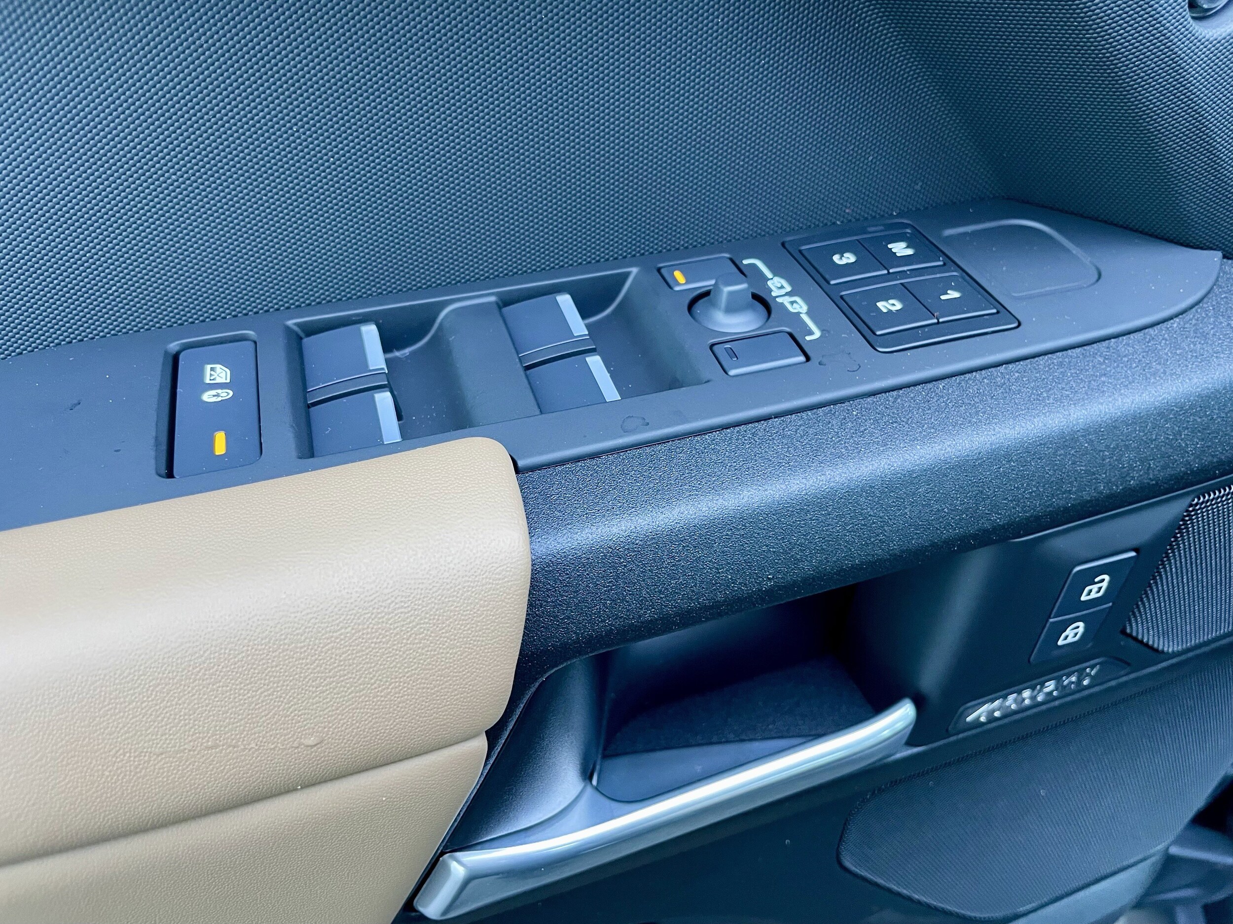 2026 Land Rover Defender V8 - Photo 11