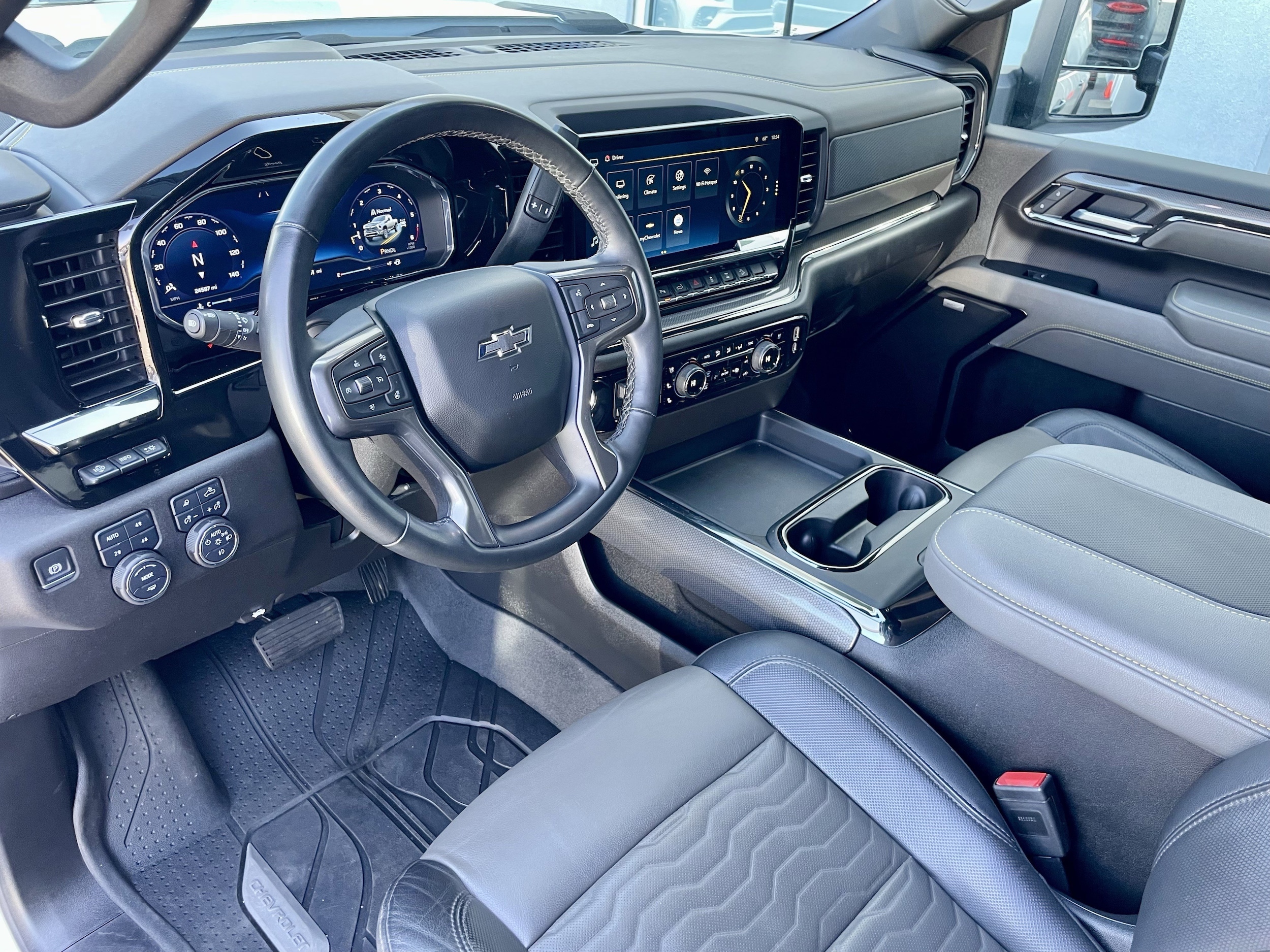 2025 Chevrolet Silverado 2500HD ZR2 - Photo 13