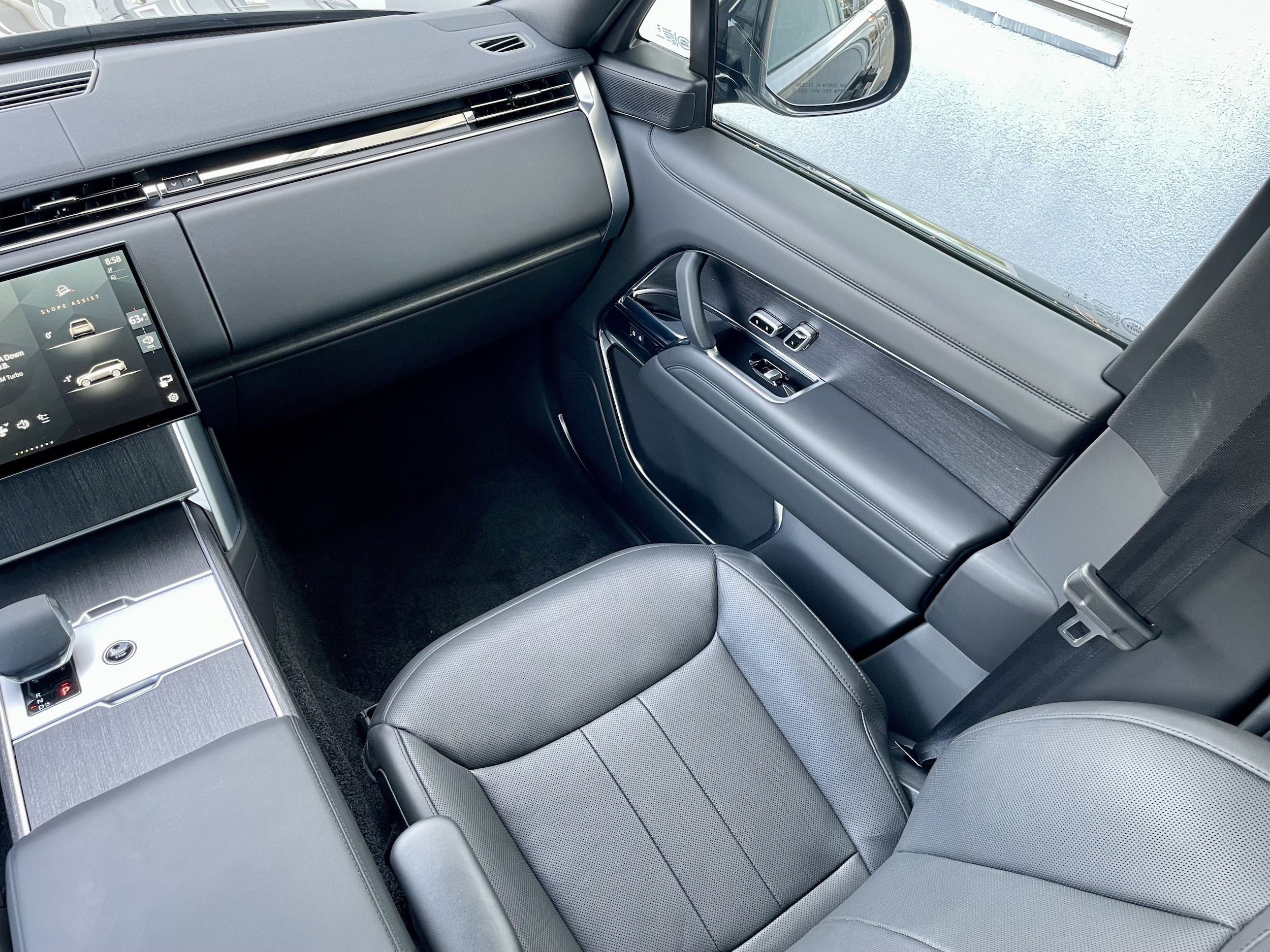 2025 Land Rover Range Rover SE - Photo 18