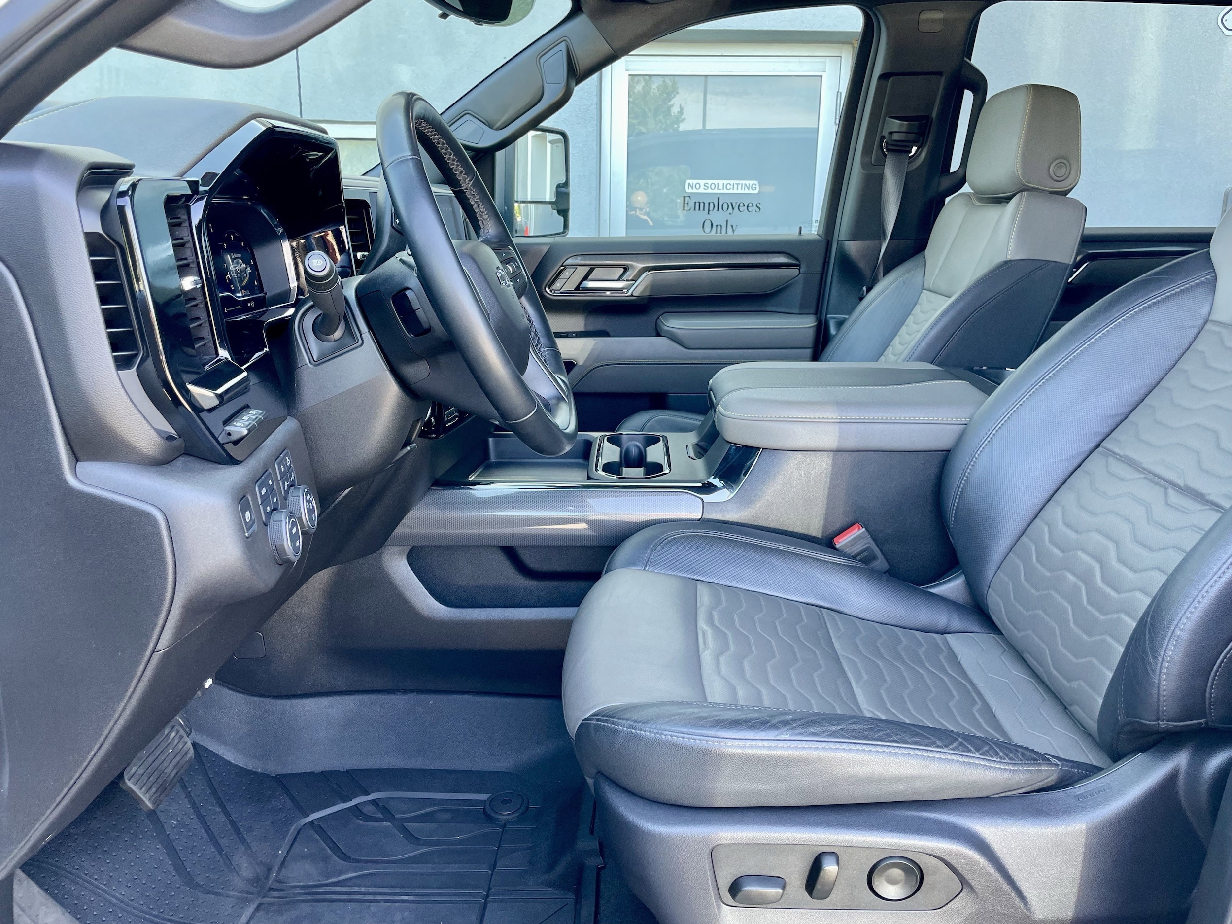 2025 Chevrolet Silverado 2500HD ZR2 - Photo 14