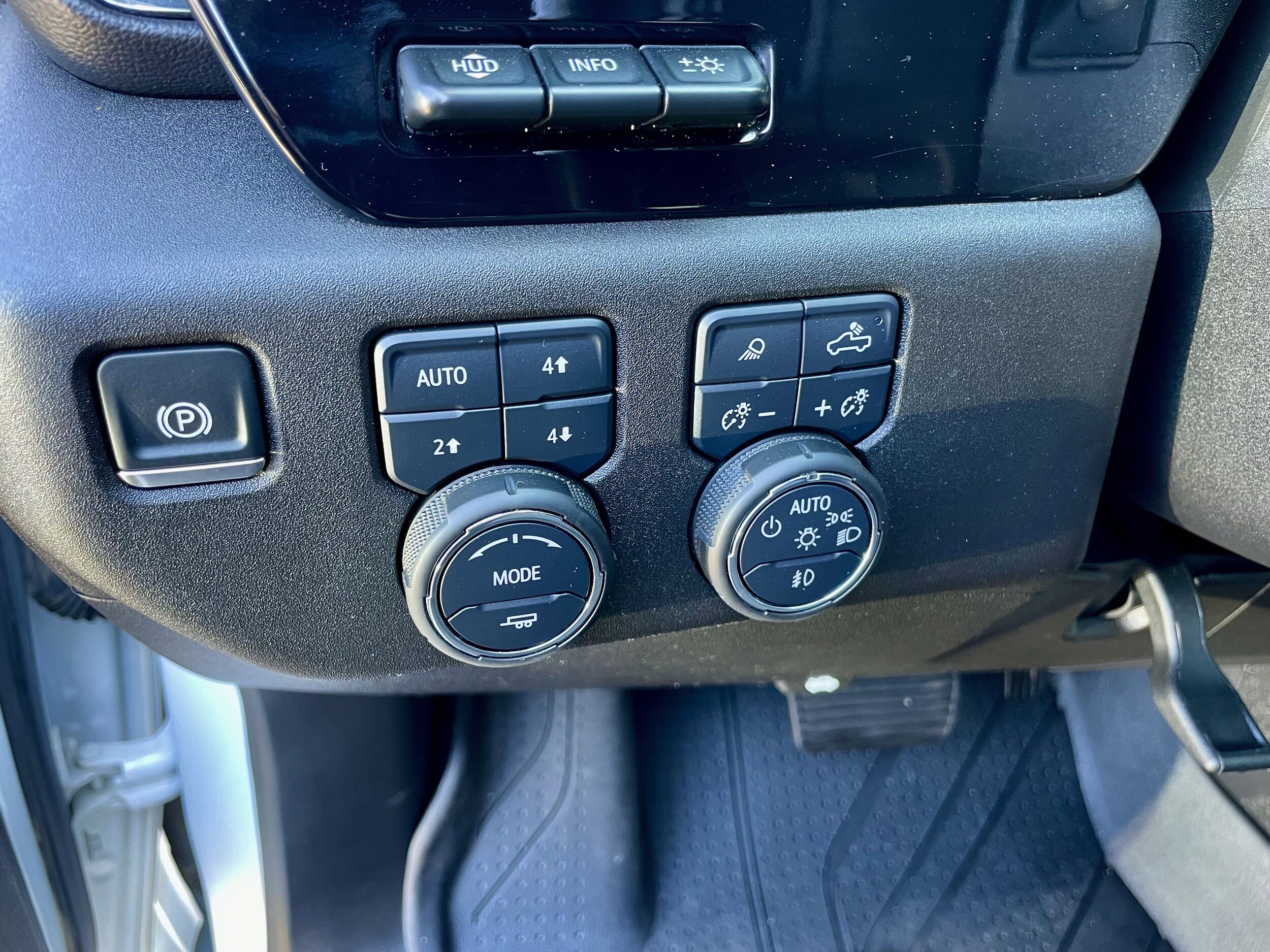 2025 Chevrolet Silverado 2500HD ZR2 - Photo 40