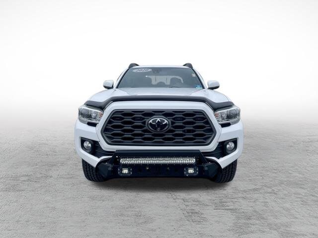 2020 Toyota Tacoma TRD Off-Road photo 2