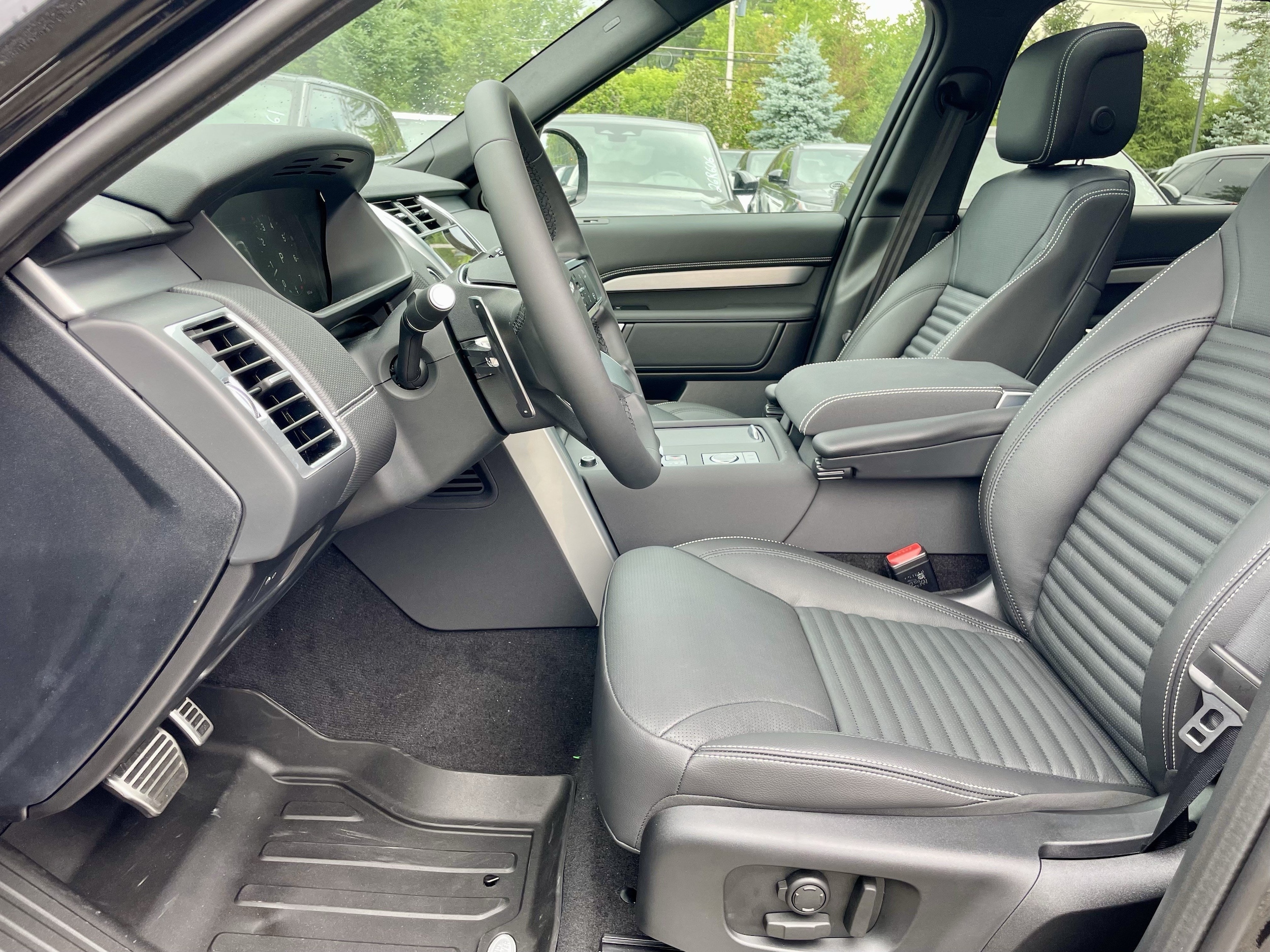 2026 Land Rover Discovery Gemini Edition - Photo 14
