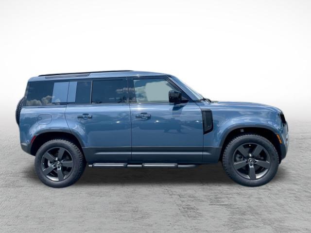 2025 Land Rover Defender 110 S photo 4
