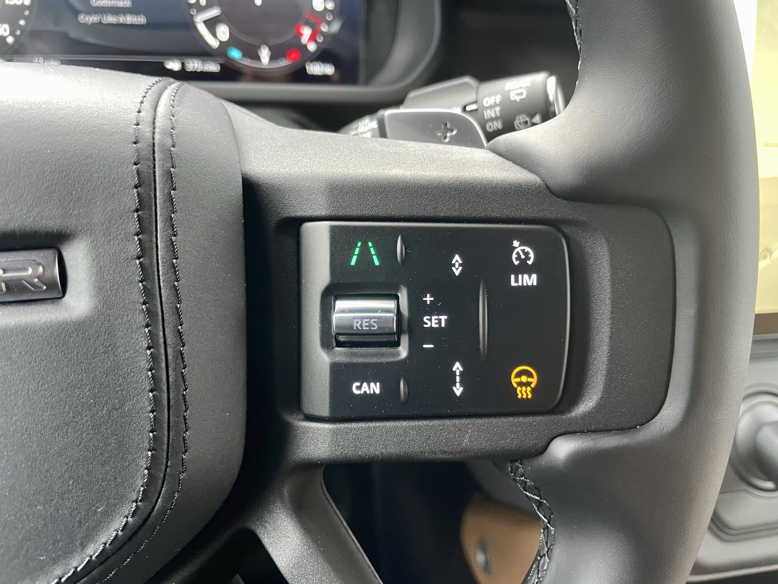 2026 Land Rover Defender V8 - Photo 22