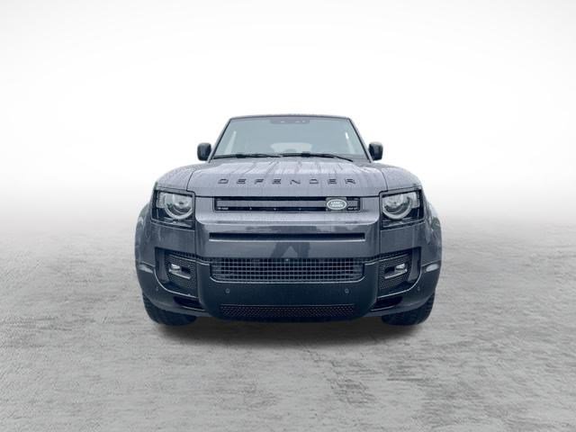 2025 Land Rover Defender 110 V8 photo 2