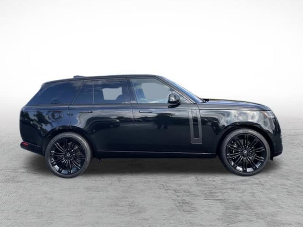 New 2025 Land Rover Range Rover SE SUV