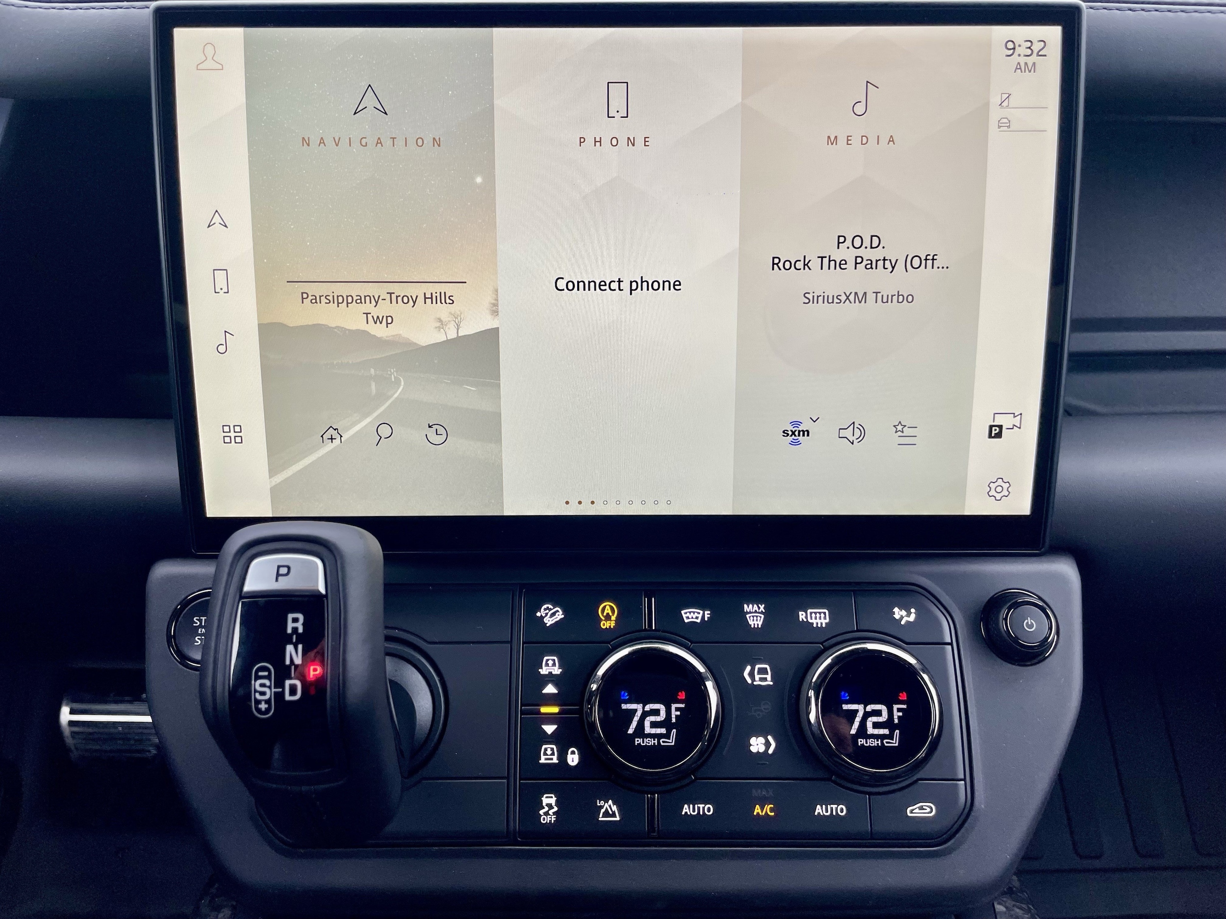 2026 Land Rover Defender OCTA Black - Photo 18