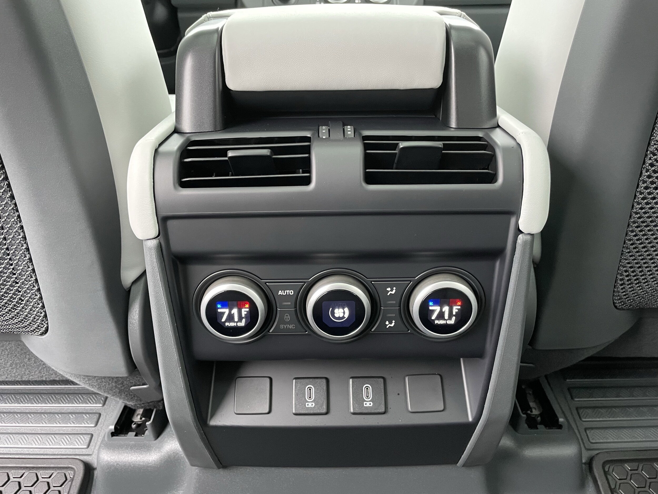 2026 Land Rover Defender X-Dynamic SE - Photo 26
