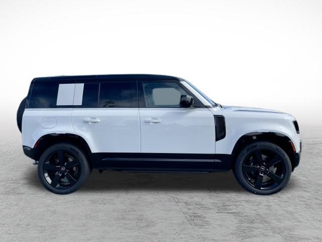 2025 Land Rover Defender 110 V8 photo 2